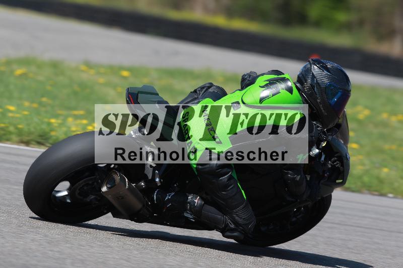 /Archiv-2022/07 16.04.2022 Speer Racing ADR/Gruppe gelb/backside